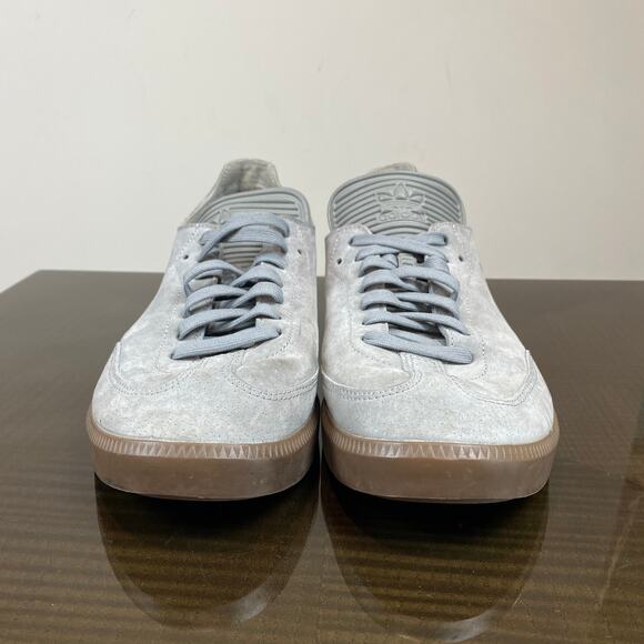Athletic_Shoes